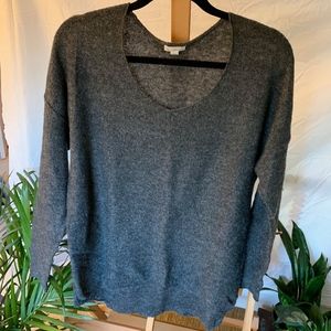 GAP gray sweater
